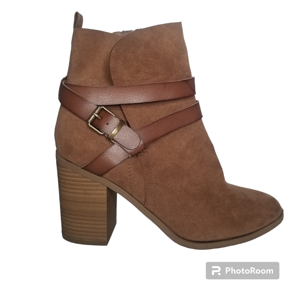 MADDEN GIRL NWOT Elliot Bootie with Buckle and Strap Detail Size 9.5
